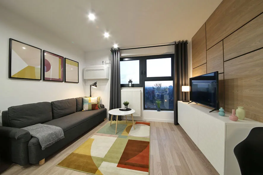 Salon z aneksem kuchennym — apartament Wrocław Legnicka 59 z panoramą miasta