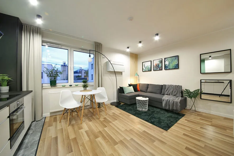 Apartament z garderobą i klimatyzacją — Legnicka 59 Wrocław, widok na patio